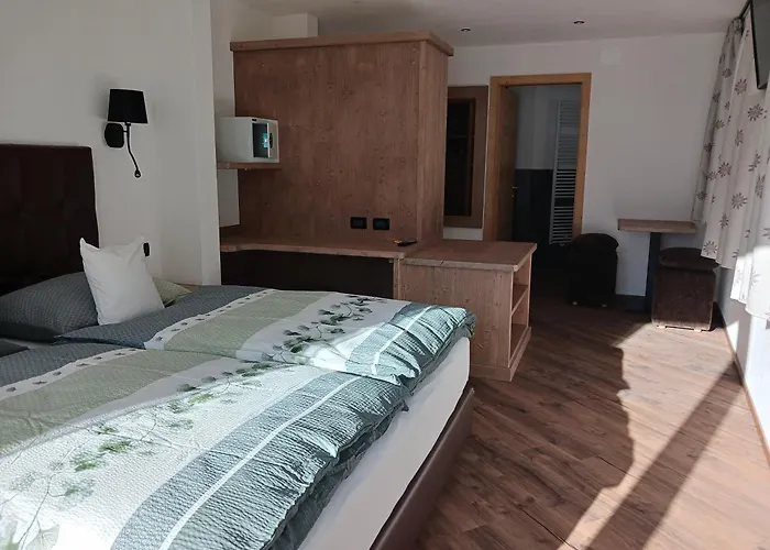 ホテル La Campagnola カナツェーイ